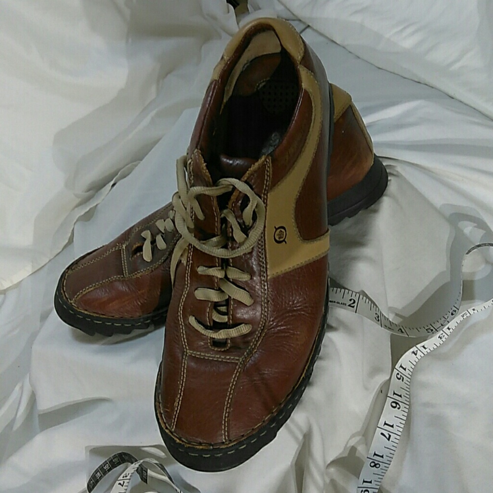 Mens Born walking /hiking shoe with tread